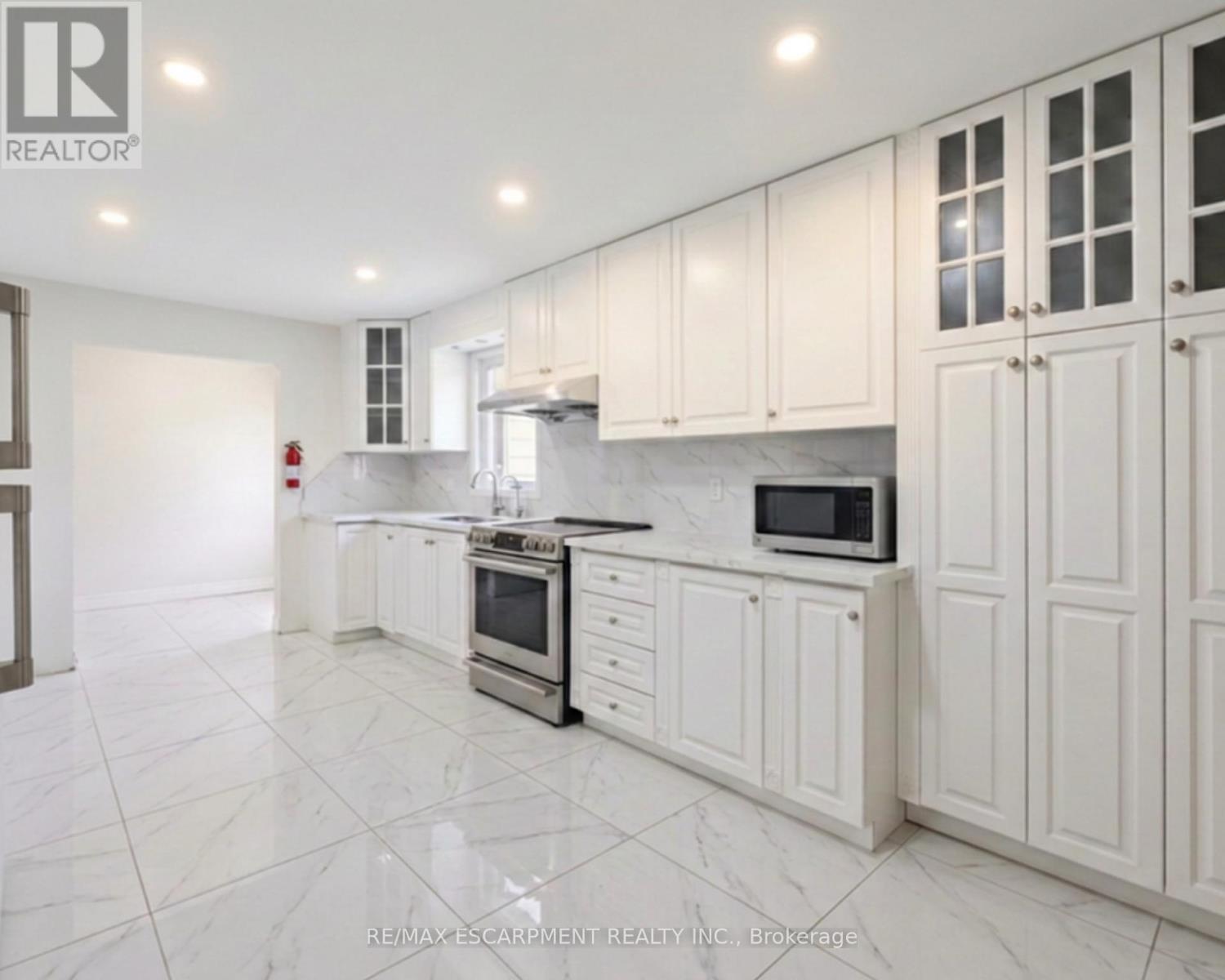 8404 Chippewa Road, Hamilton, ON