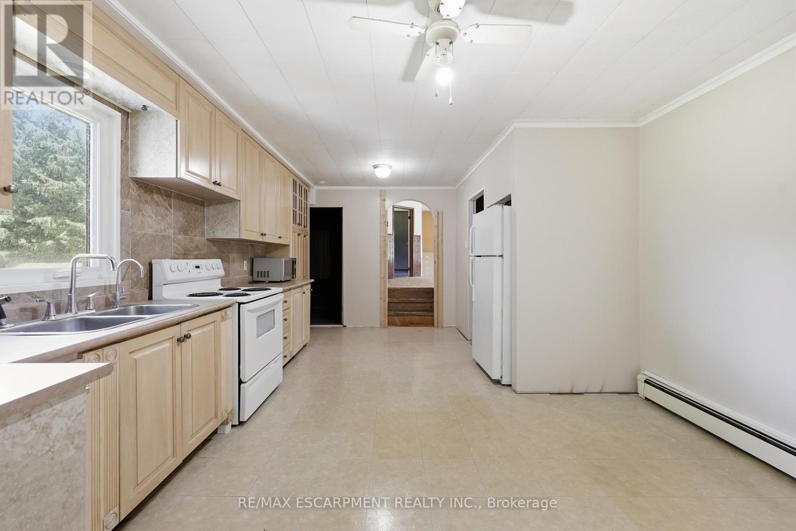 8404 Chippewa Road, Hamilton, ON