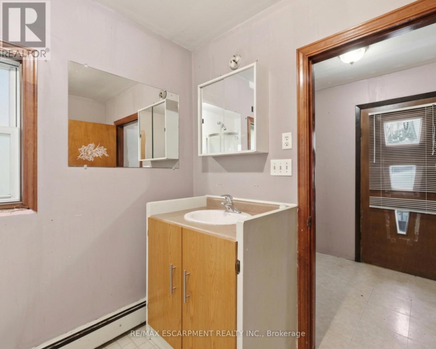 8404 Chippewa Road, Hamilton, ON