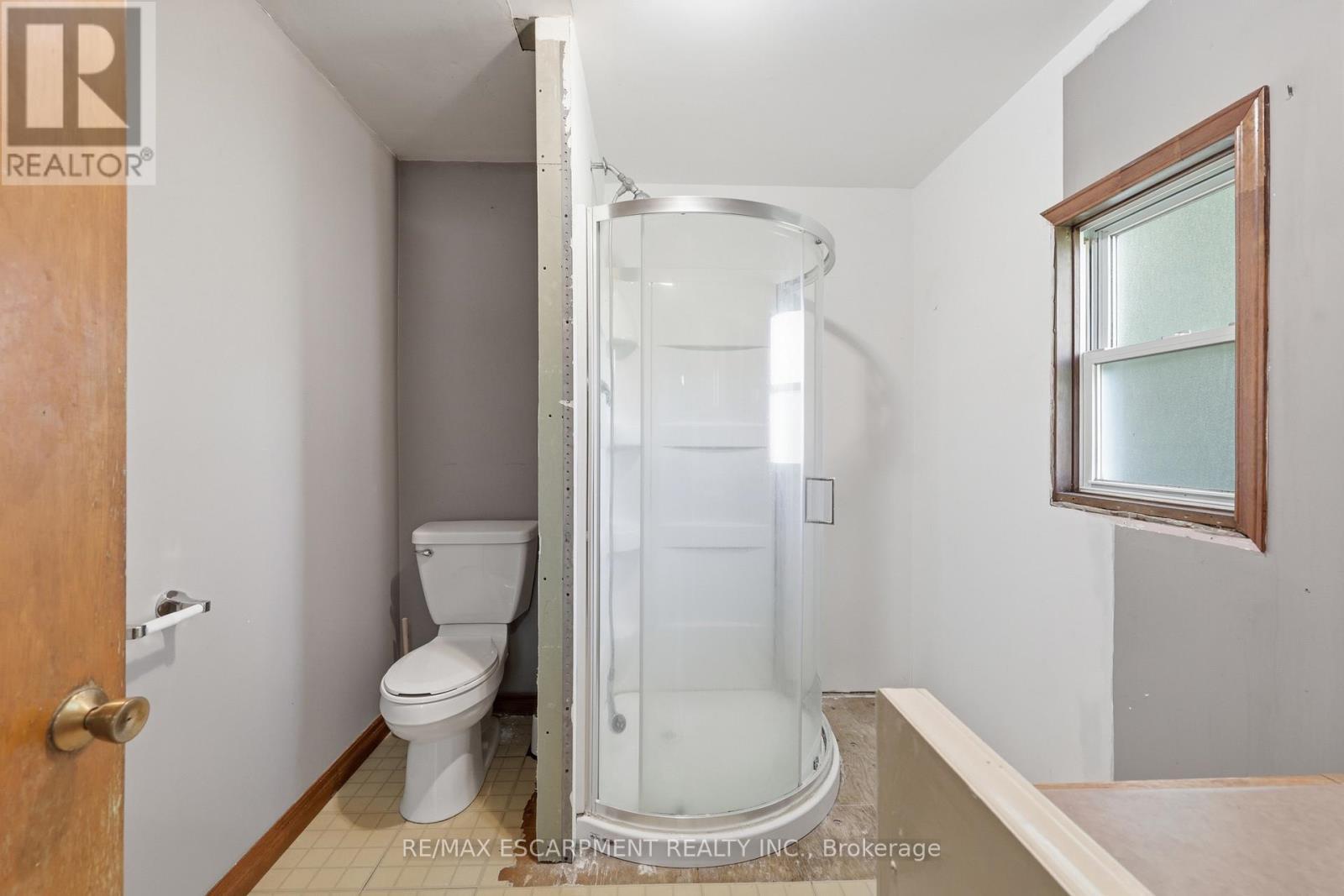 8404 Chippewa Road, Hamilton, ON