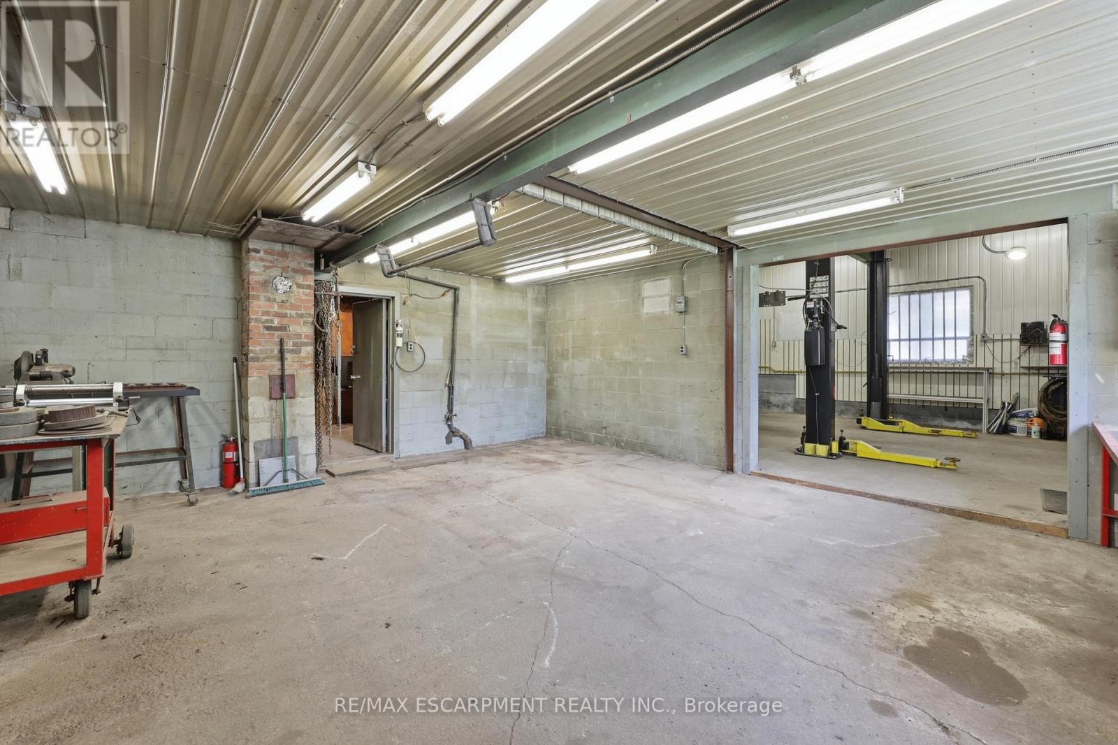 8404 Chippewa Road, Hamilton, ON