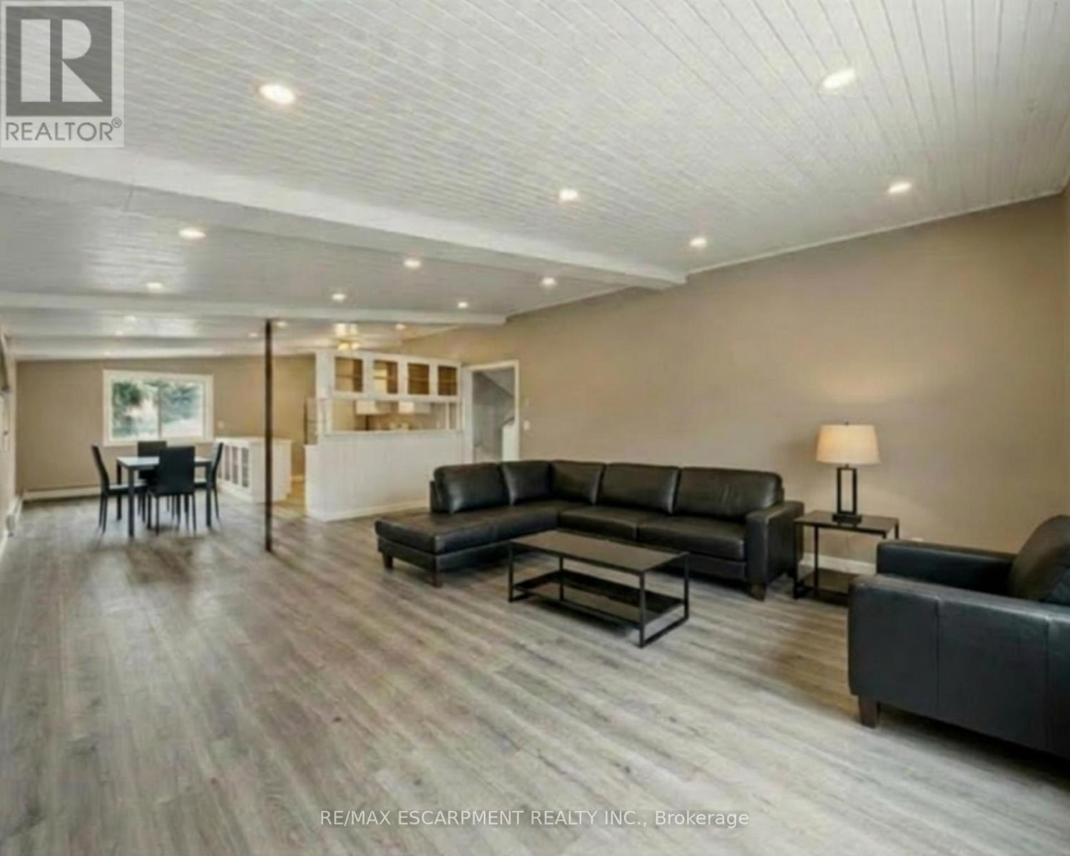 8404 Chippewa Road, Hamilton, ON