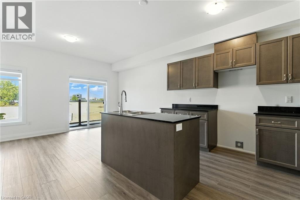 4 Clear Valley Lane, Mount Hope, ON - Indoor Photo Showing Kitchen