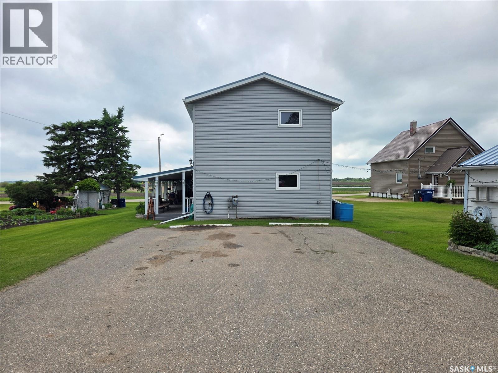 15 Adelaide Street, Manor, SK