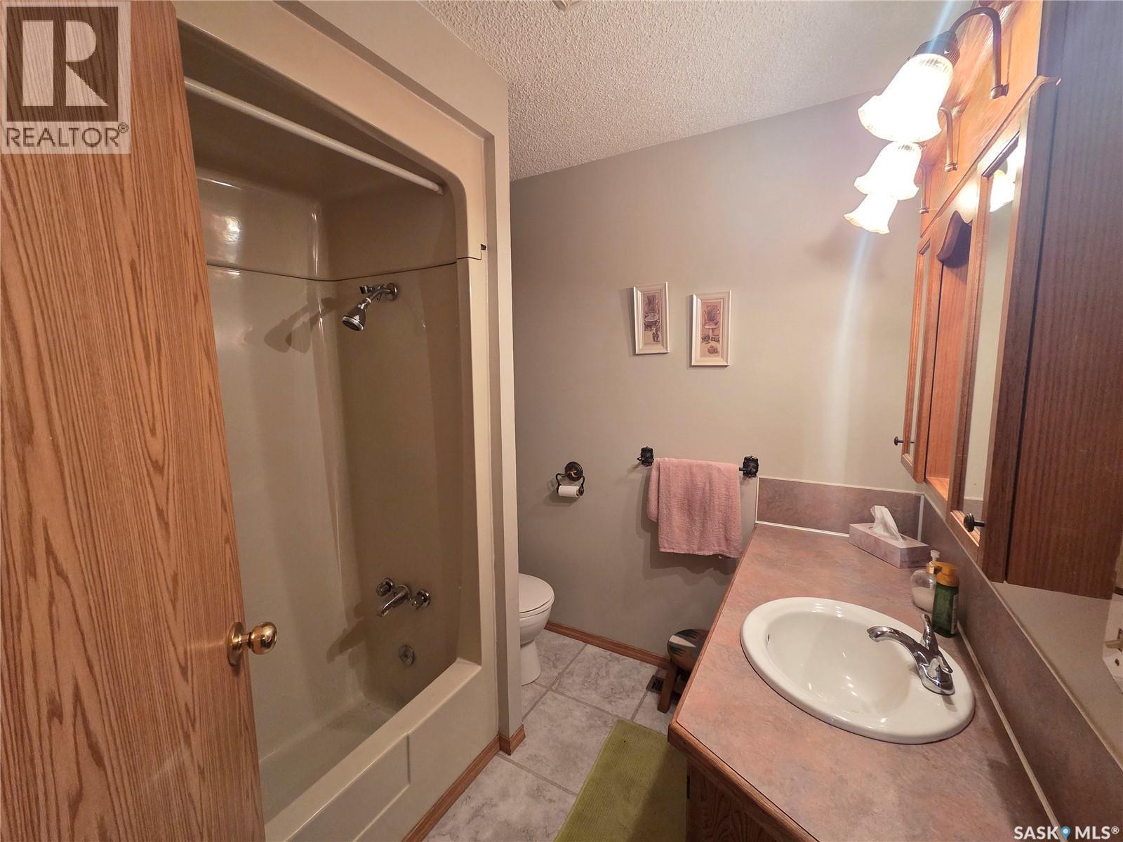 15 Adelaide Street, Manor, SK