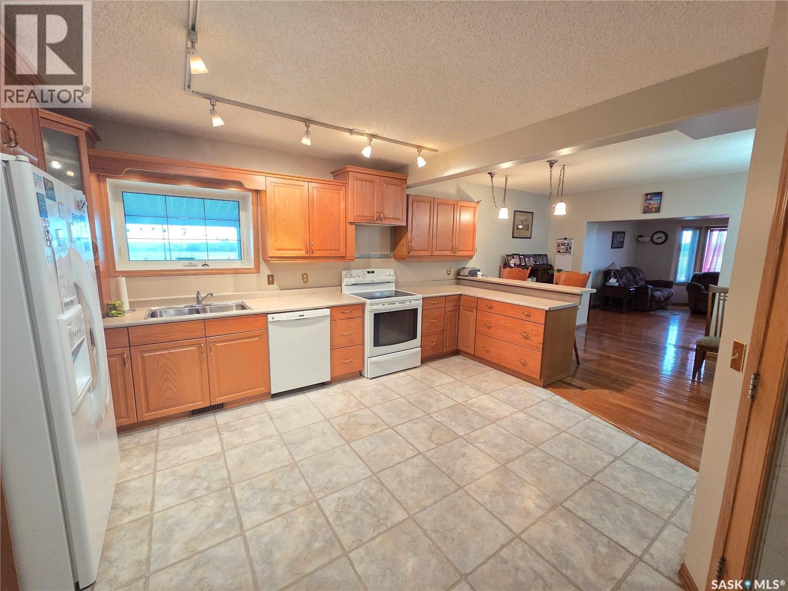 15 Adelaide Street, Manor, SK