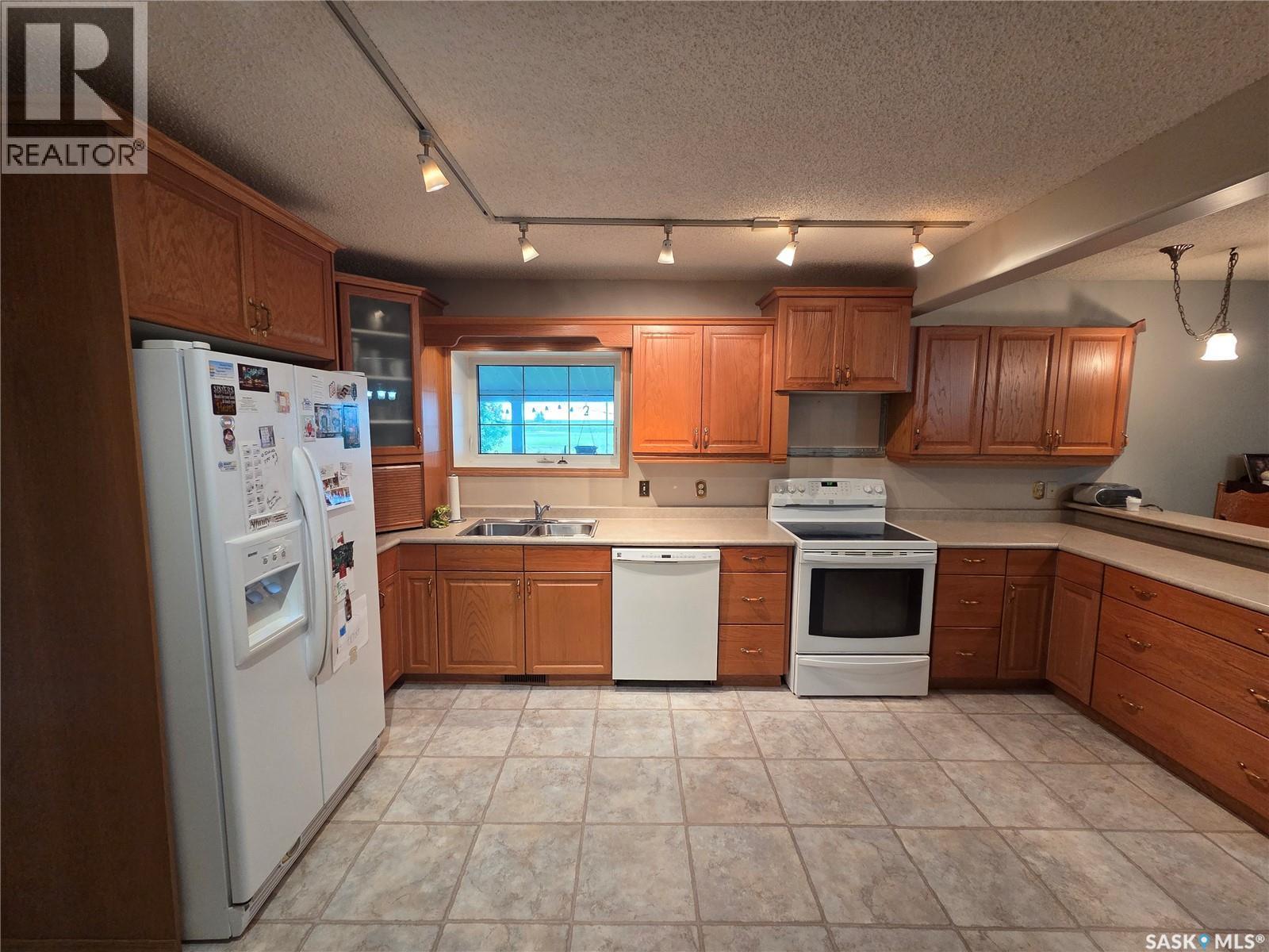 15 Adelaide Street, Manor, SK