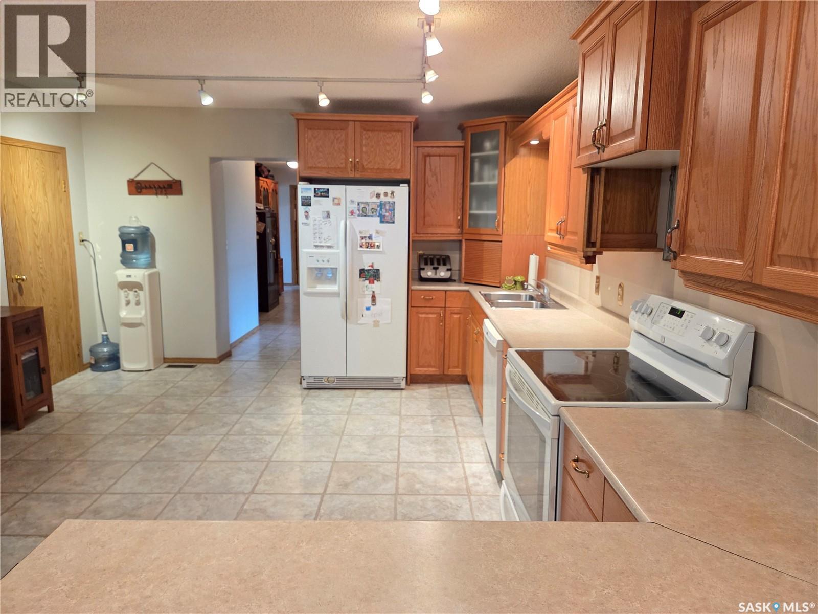 15 Adelaide Street, Manor, SK