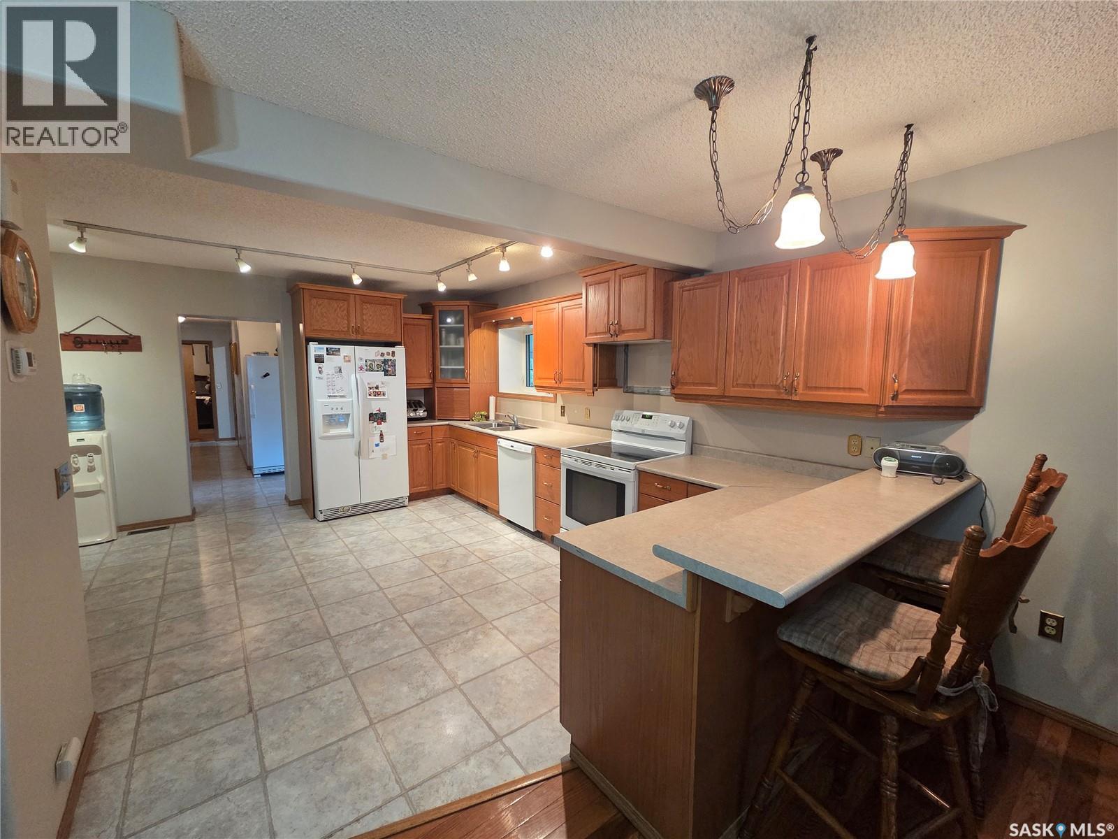 15 Adelaide Street, Manor, SK