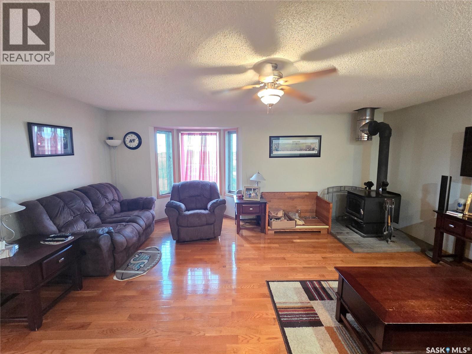 15 Adelaide Street, Manor, SK