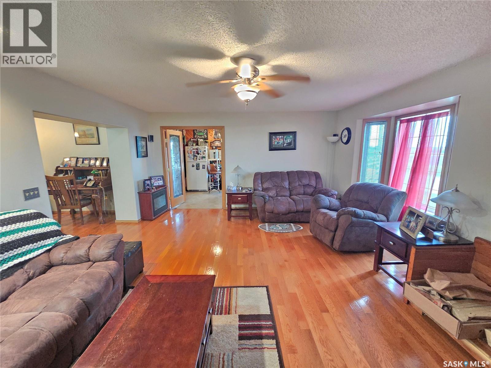 15 Adelaide Street, Manor, SK