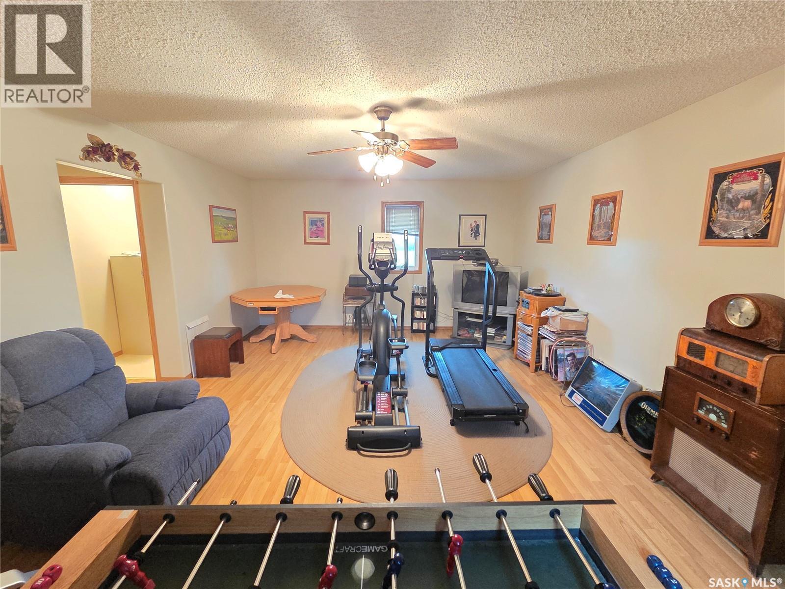 15 Adelaide Street, Manor, SK