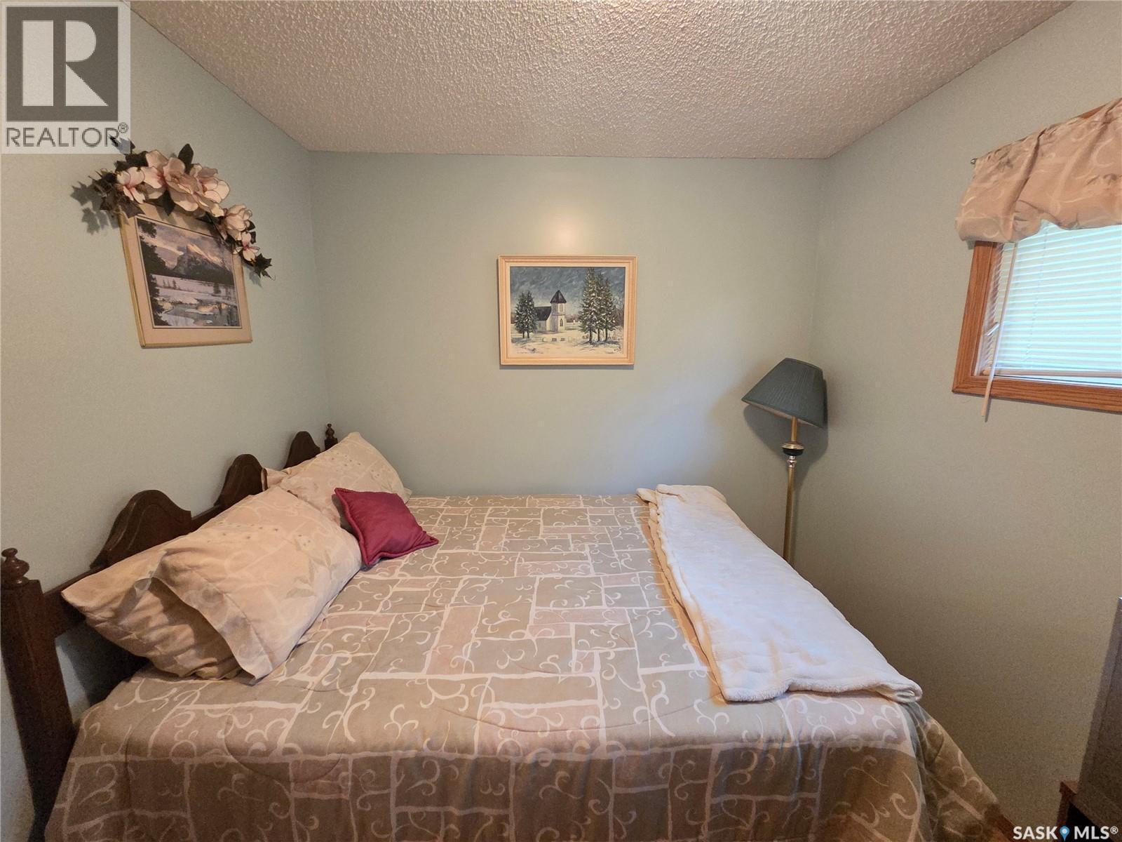 15 Adelaide Street, Manor, SK