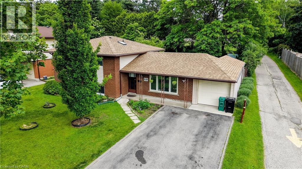 Brick and siding exterior featuring a multi-level roofline - 619 Forest Hill Drive, Kitchener, ON