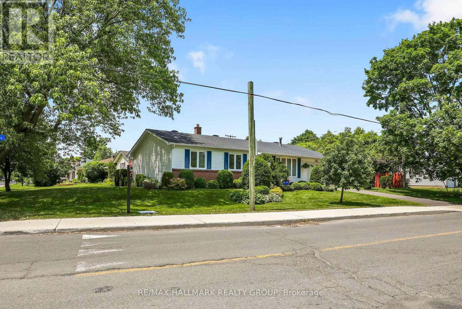 3242 Albion Road S, Ottawa, ON