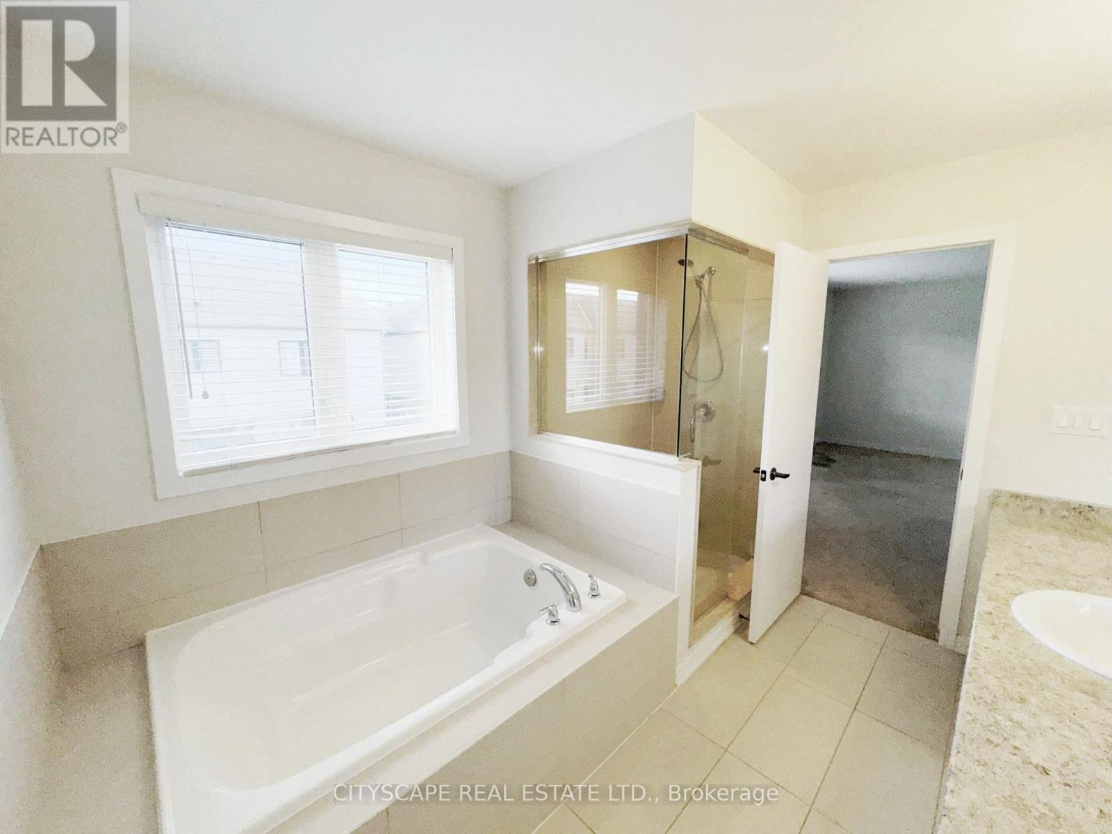 Primary Bedroom - 4pc Ensuite - 16 Pagebrook Crescent, Hamilton, ON