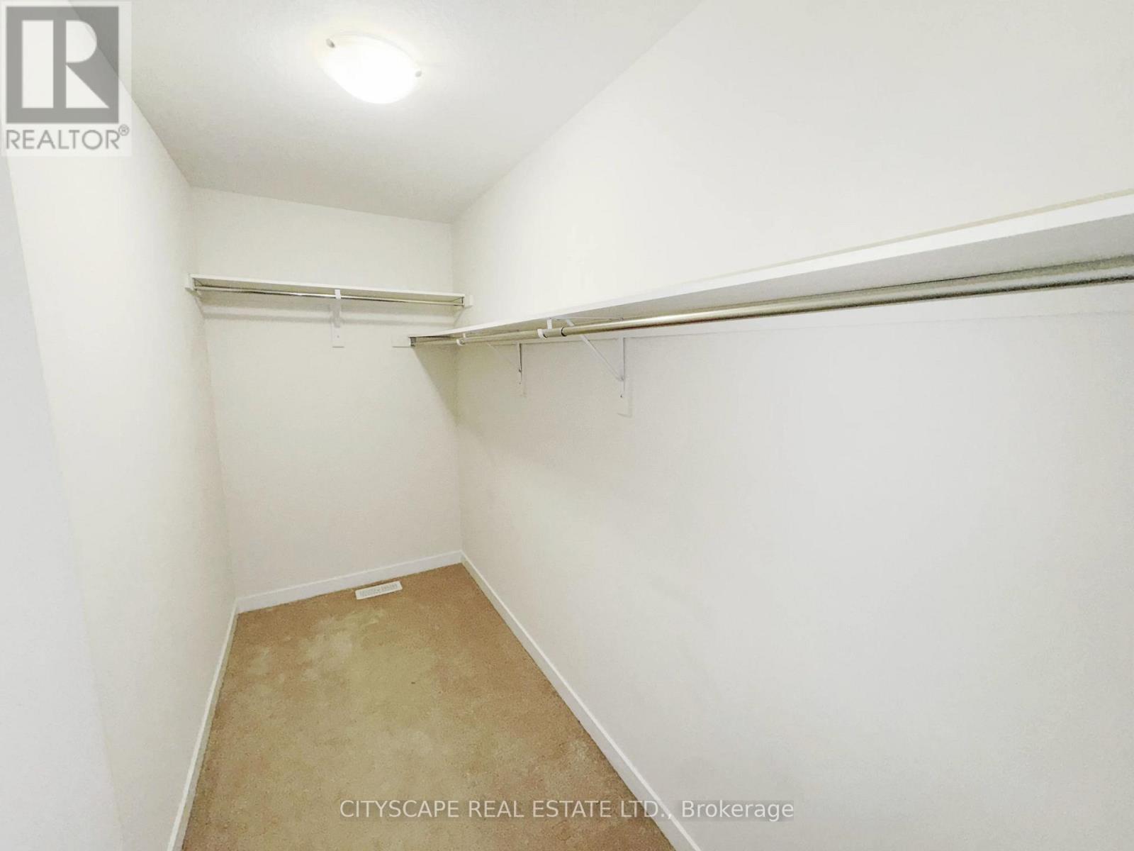 Primary Bedroom - Walk-In Closet - 16 Pagebrook Crescent, Hamilton, ON