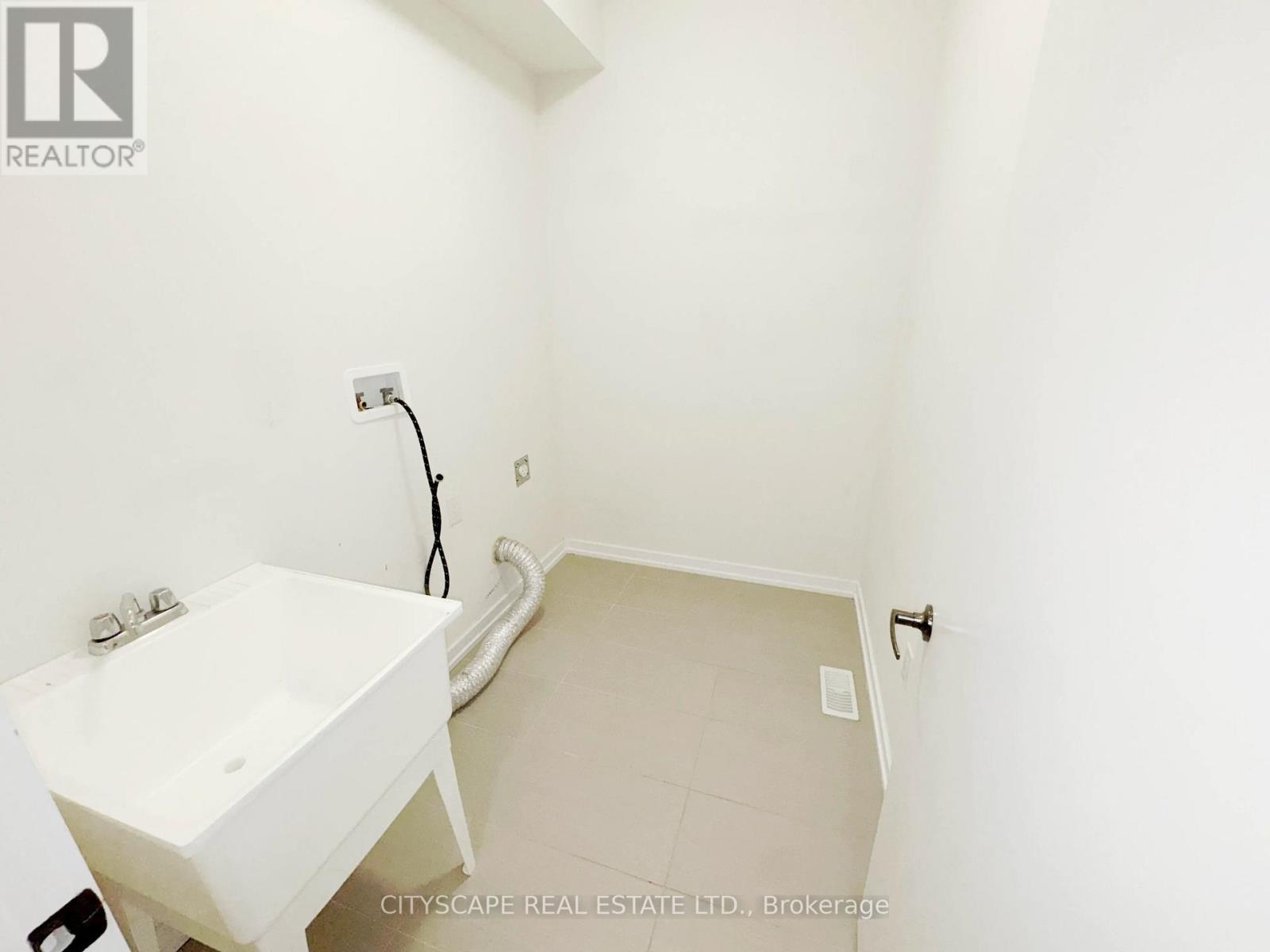 Ground Floor Laundry Room - 16 Pagebrook Crescent, Hamilton, ON