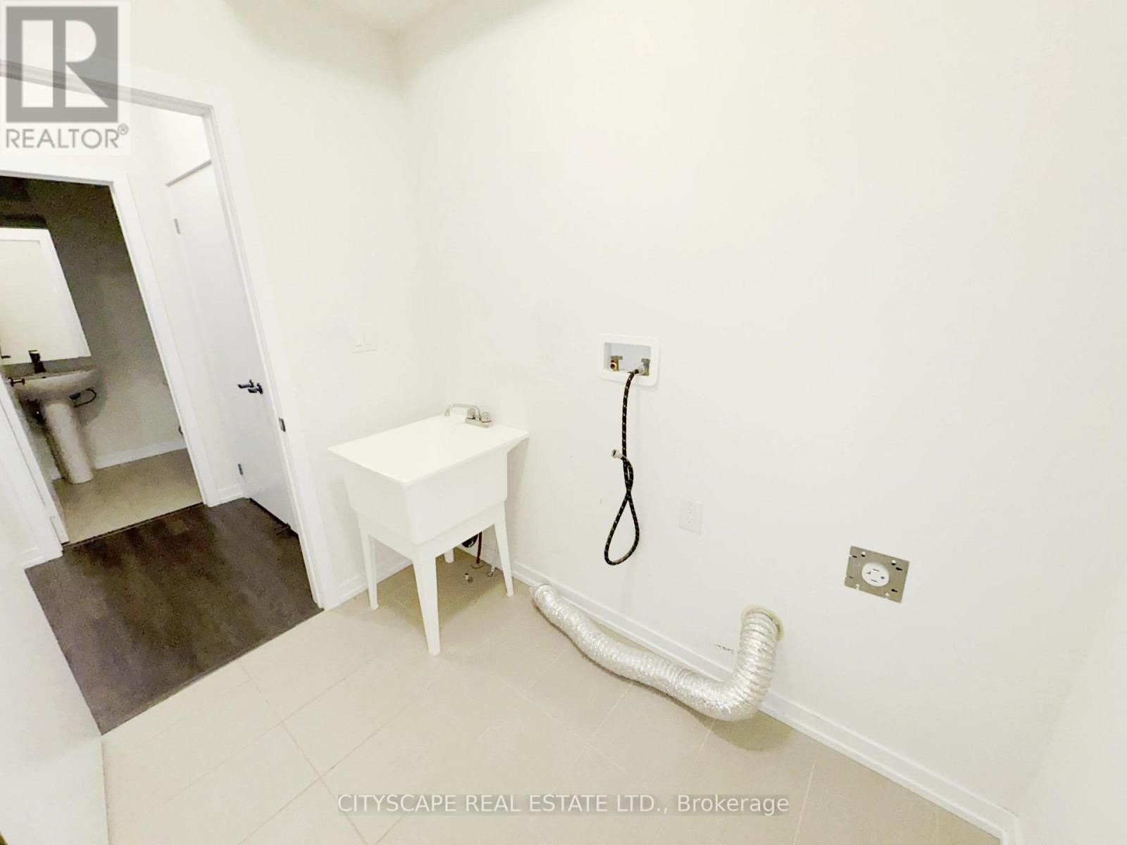 Ground Floor Laundry Room - 16 Pagebrook Crescent, Hamilton, ON