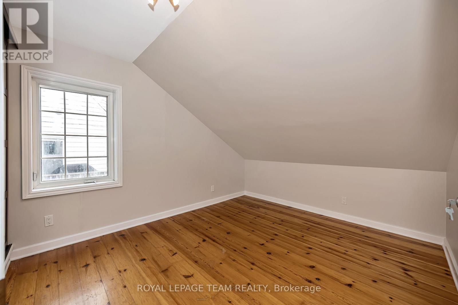 Upper 2nd bedroom - 4 Queen Mary Street, Ottawa, ON