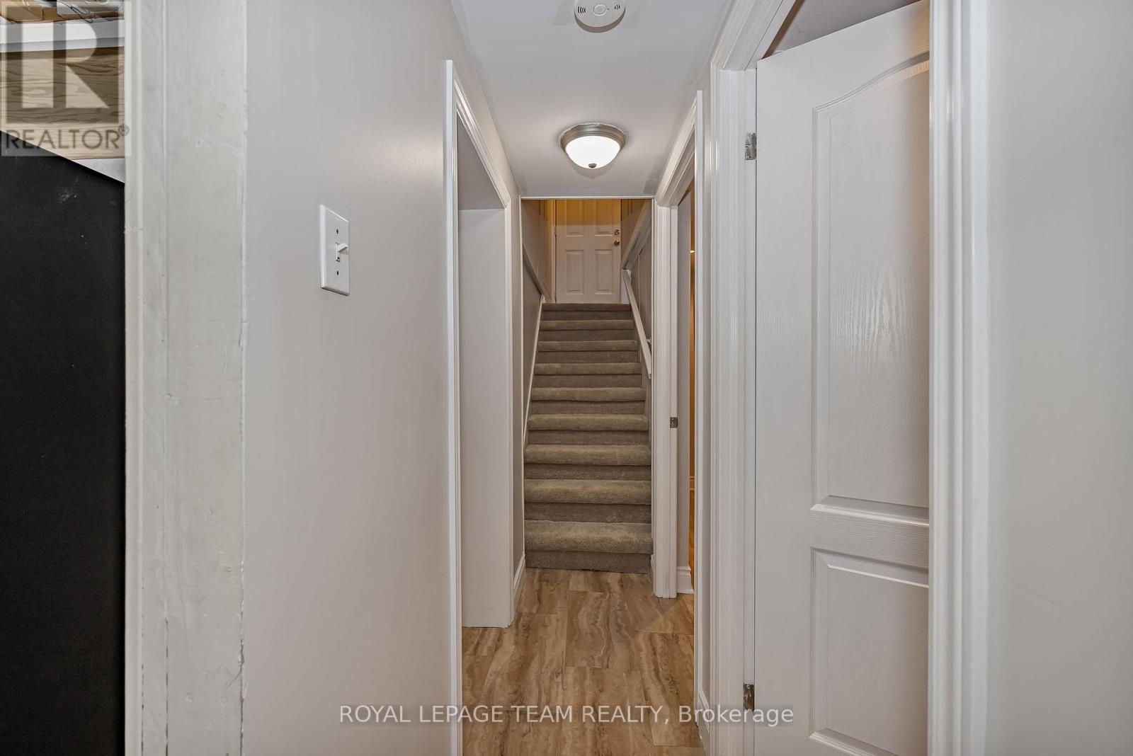 Staircase to lower level - 4 Queen Mary Street, Ottawa, ON