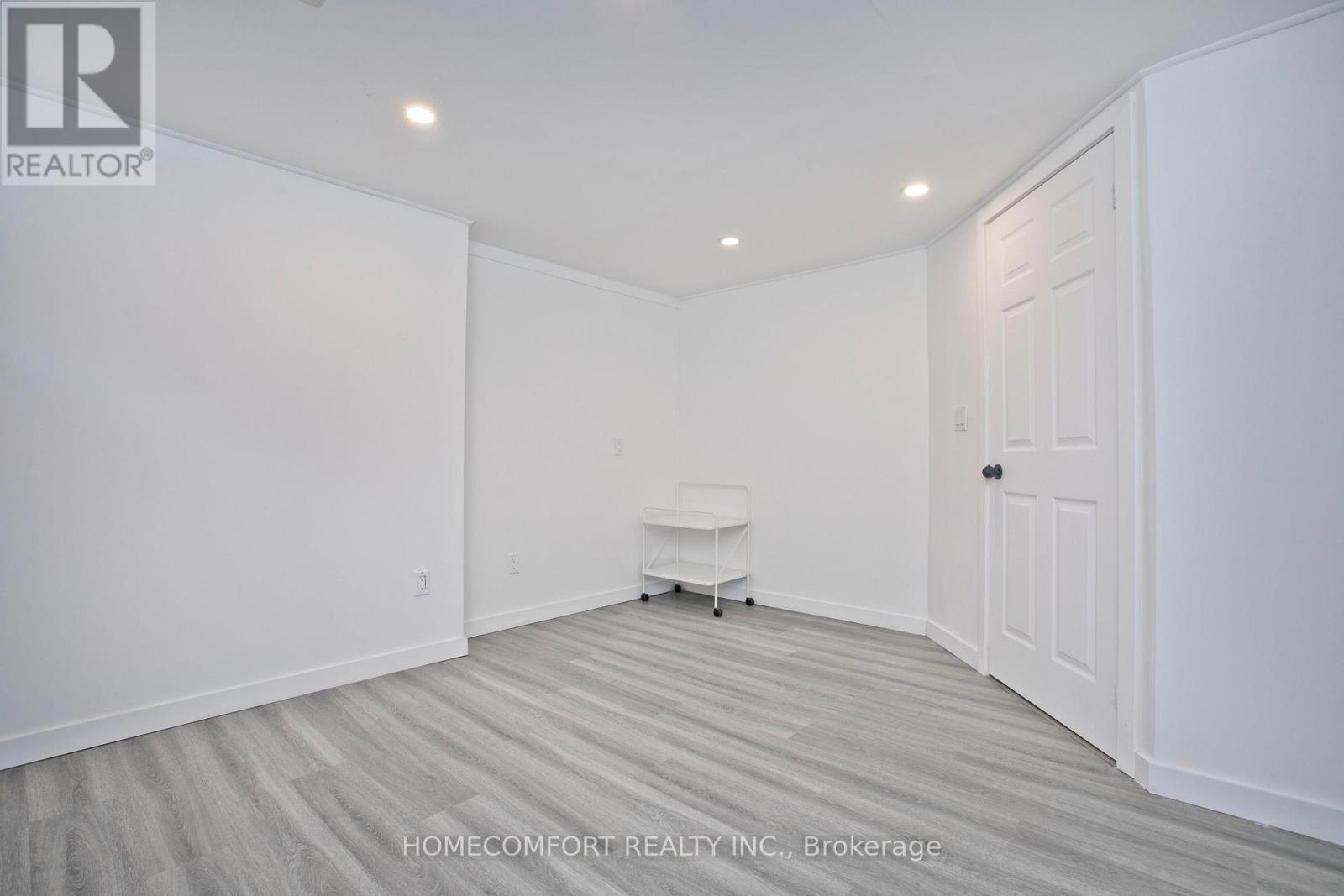 19 Beacham Crescent, Toronto, ON