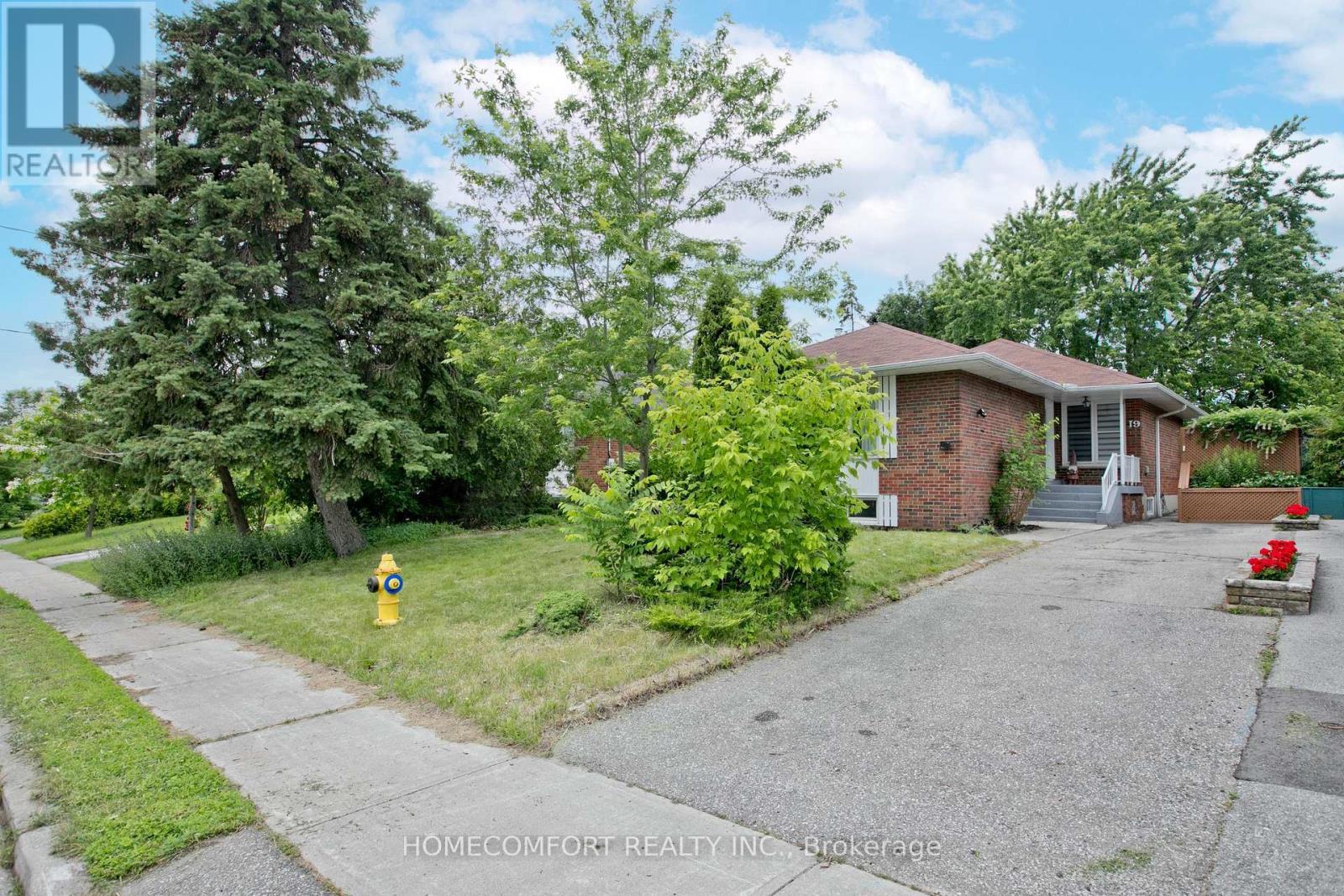 19 Beacham Crescent, Toronto, ON