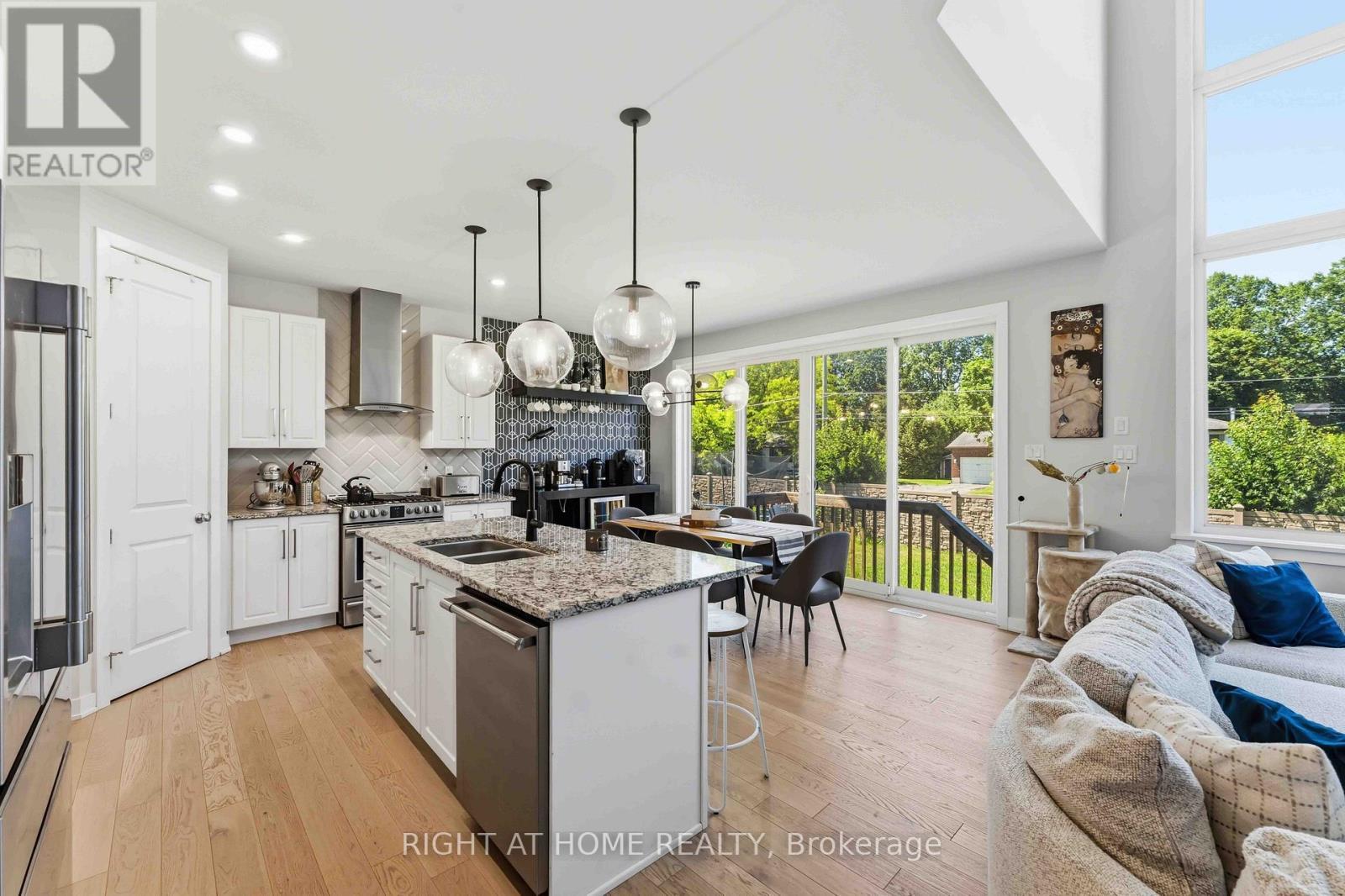 730 Kirkham Crescent, Ottawa, ON
