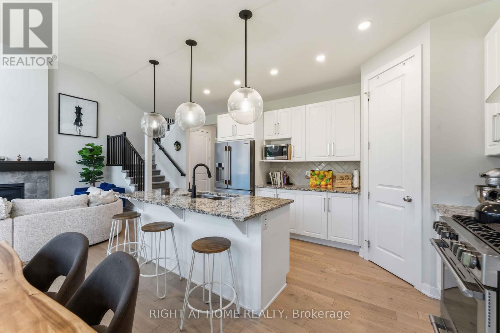 730 Kirkham Crescent, Ottawa, ON