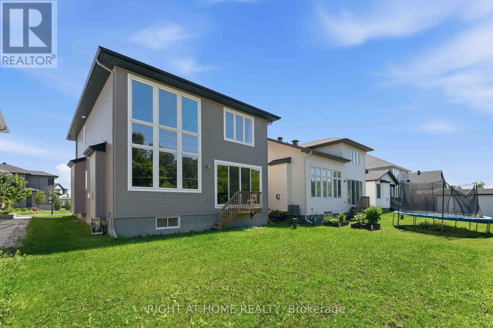 730 Kirkham Crescent, Ottawa, ON