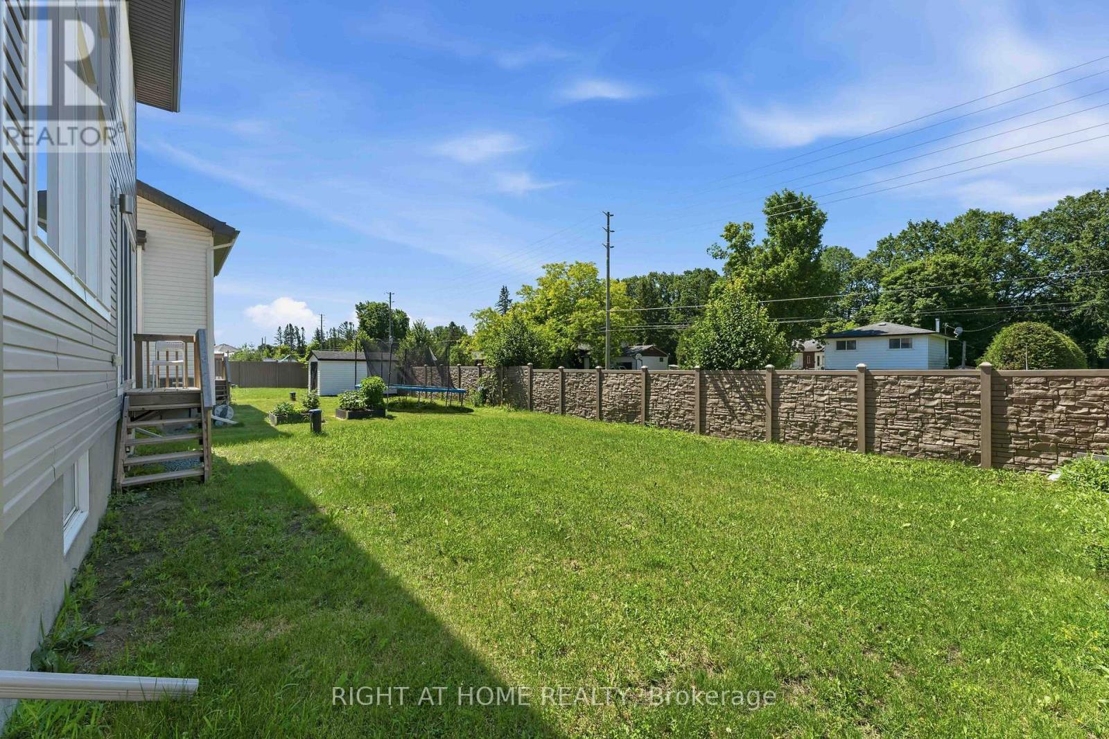 730 Kirkham Crescent, Ottawa, ON