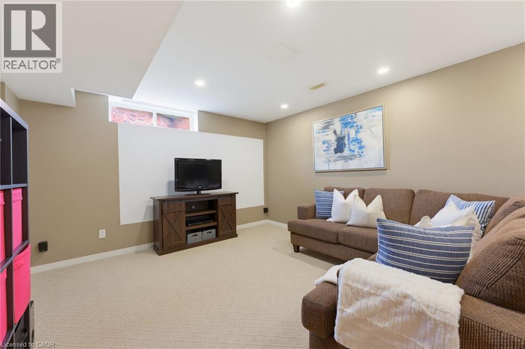 9 Burnside Drive, Ayr, ON