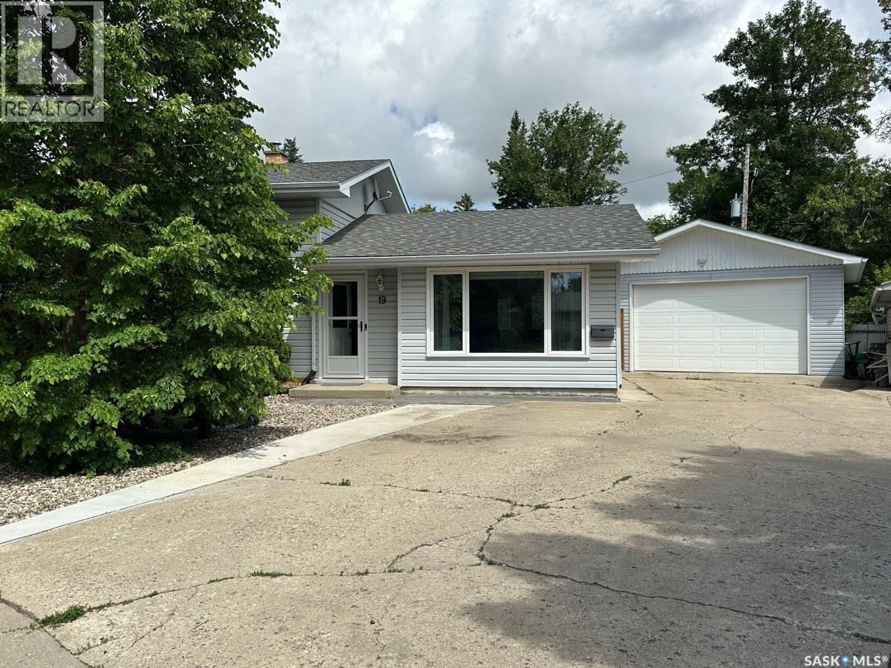 19 Sampson Place, Regina, SK