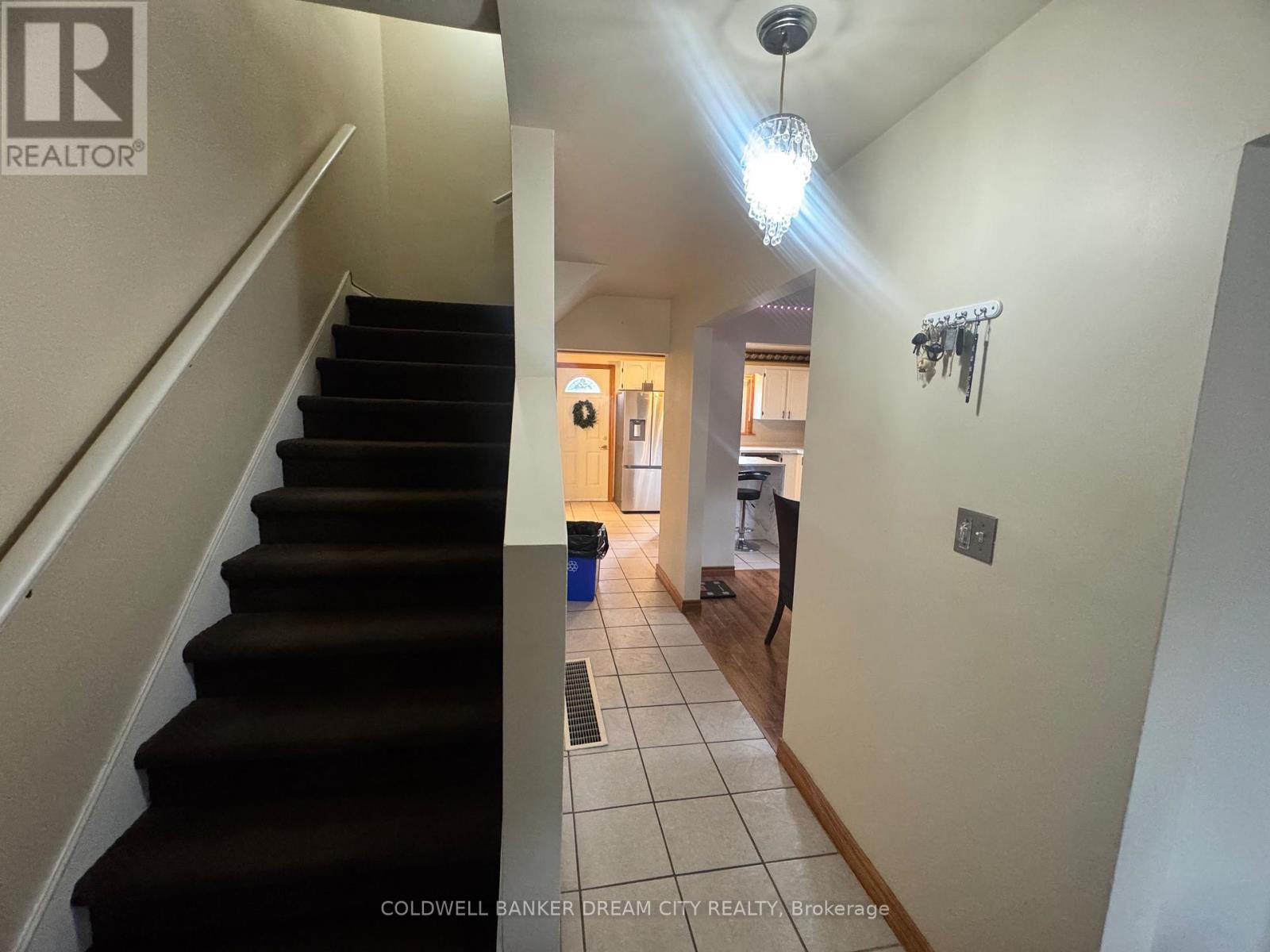 39 Reid Avenue N, Hamilton, ON