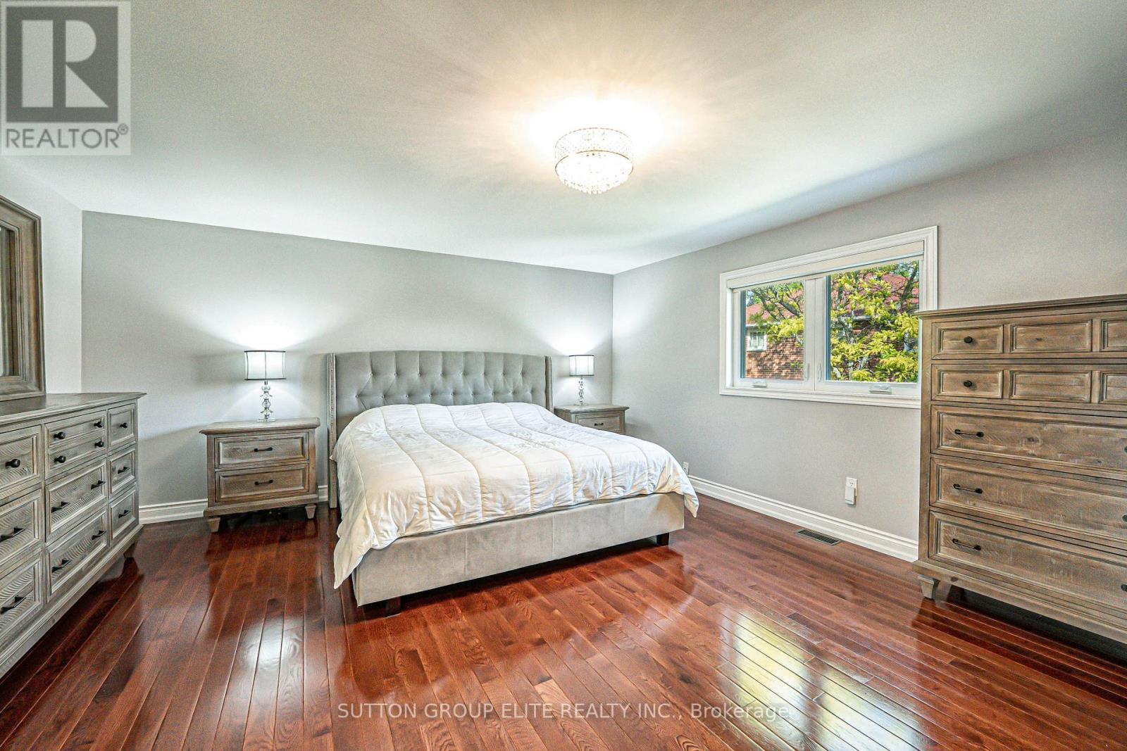 298 Fredericksburg Court, Mississauga, ON