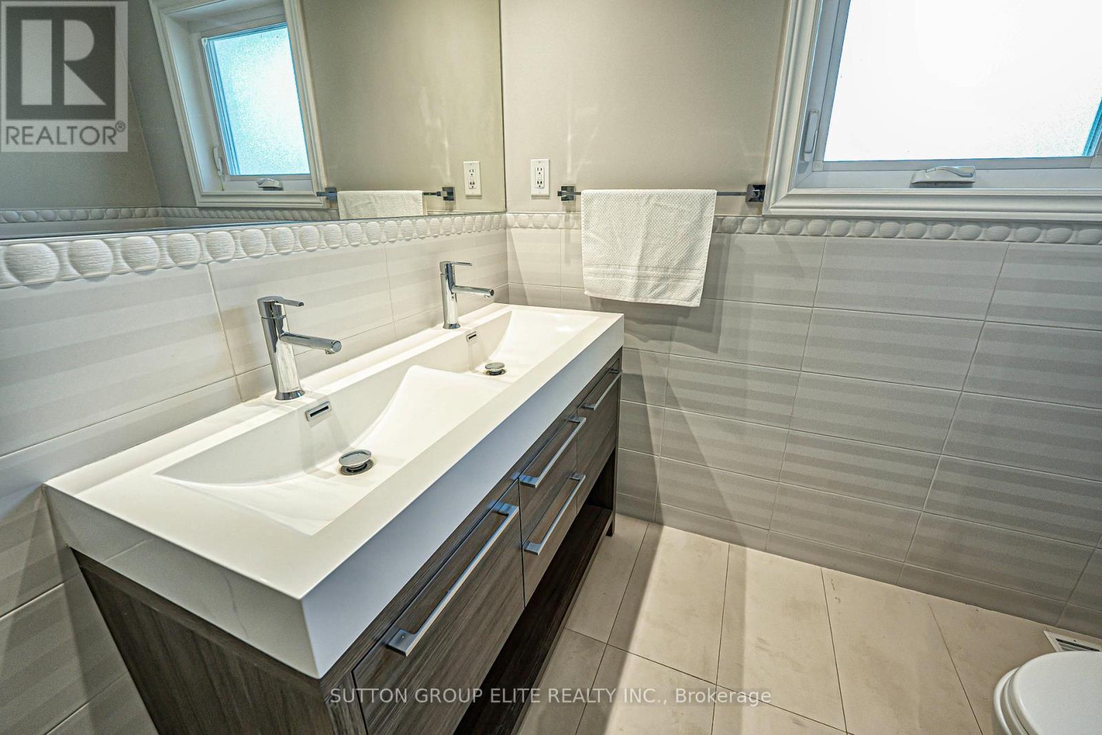 298 Fredericksburg Court, Mississauga, ON