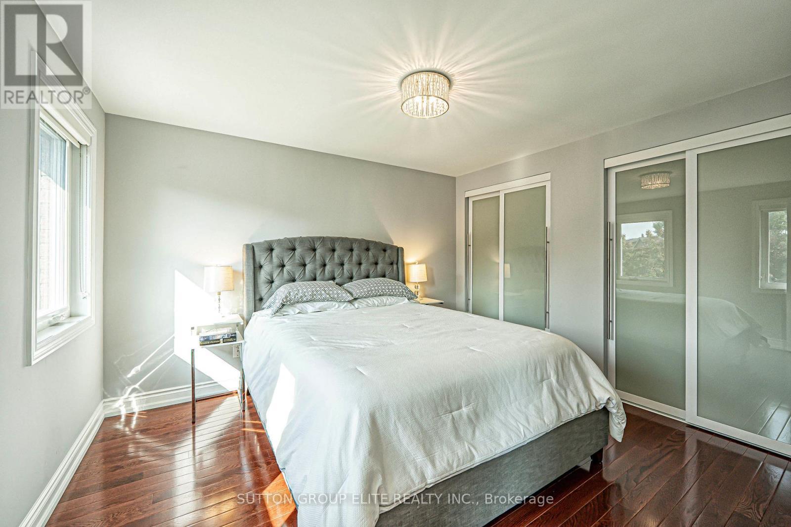 298 Fredericksburg Court, Mississauga, ON