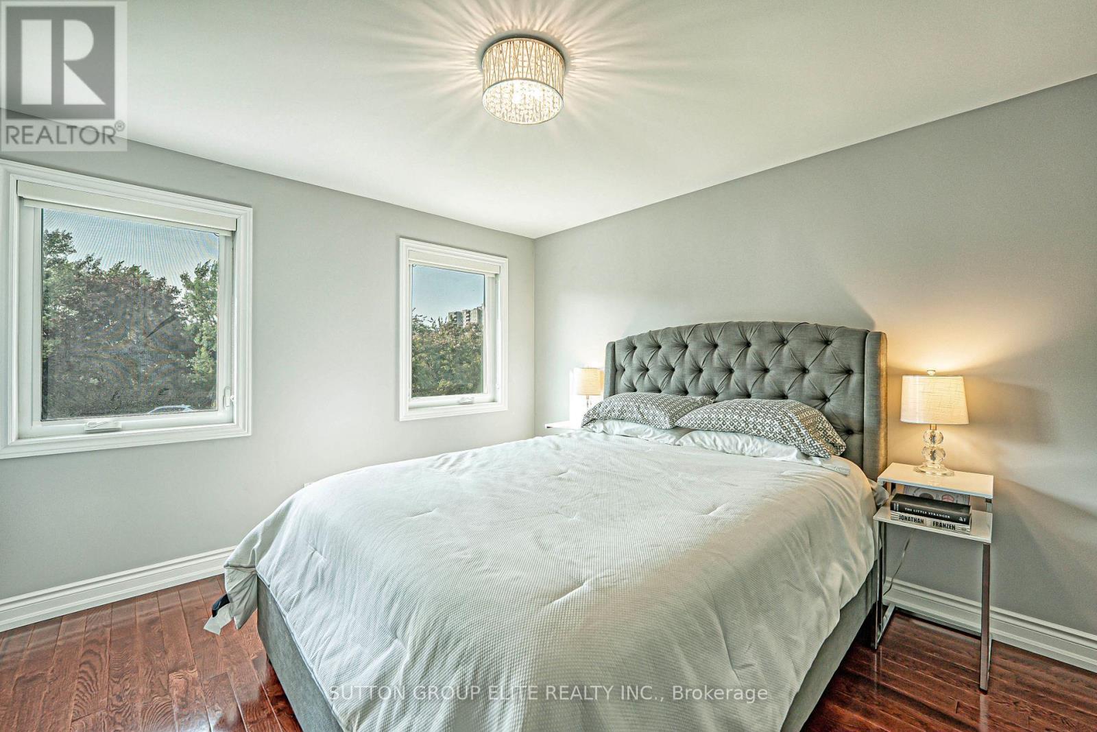 298 Fredericksburg Court, Mississauga, ON