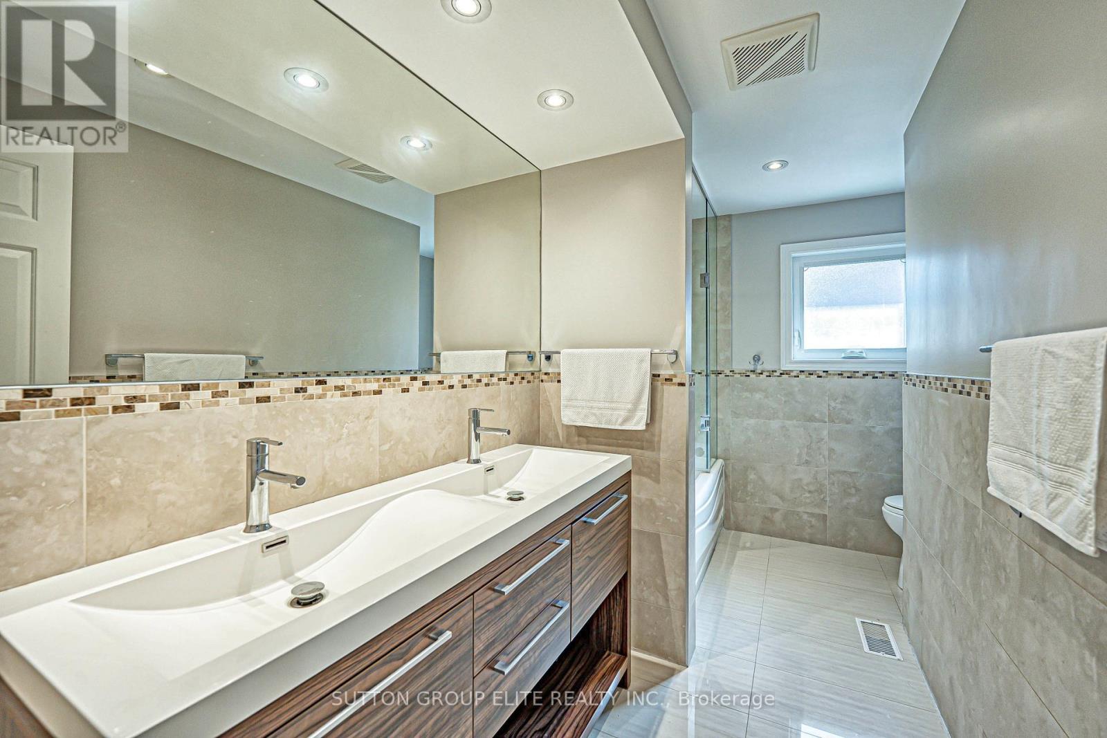 298 Fredericksburg Court, Mississauga, ON