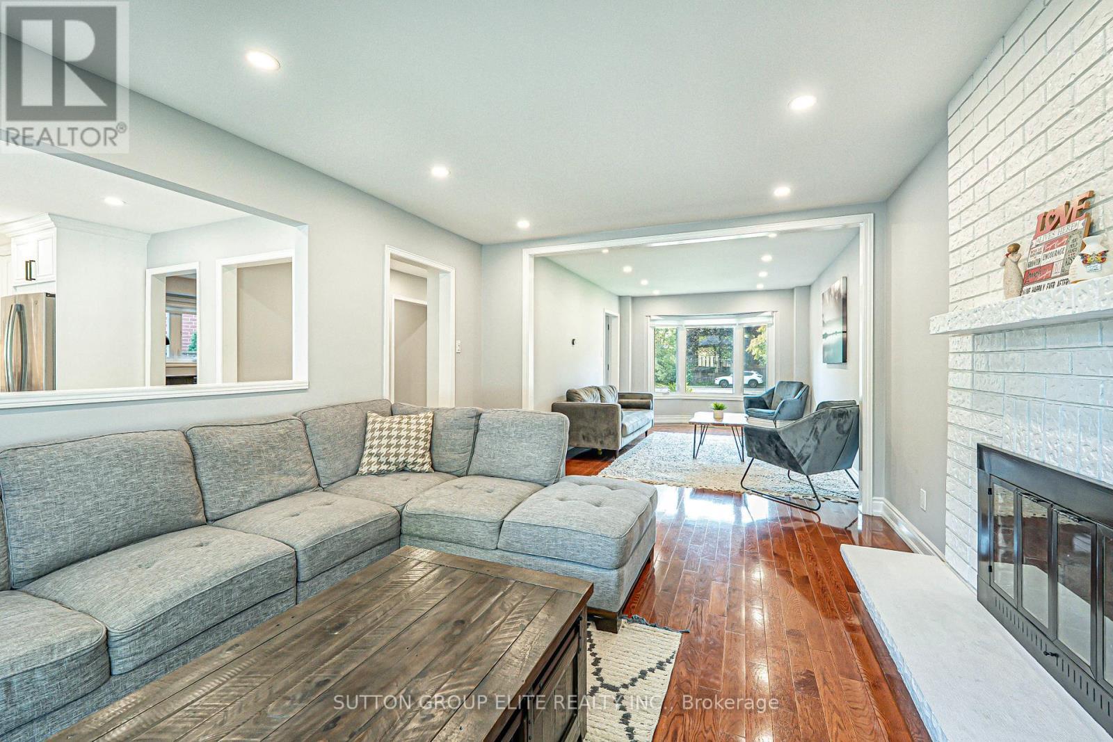 298 Fredericksburg Court, Mississauga, ON