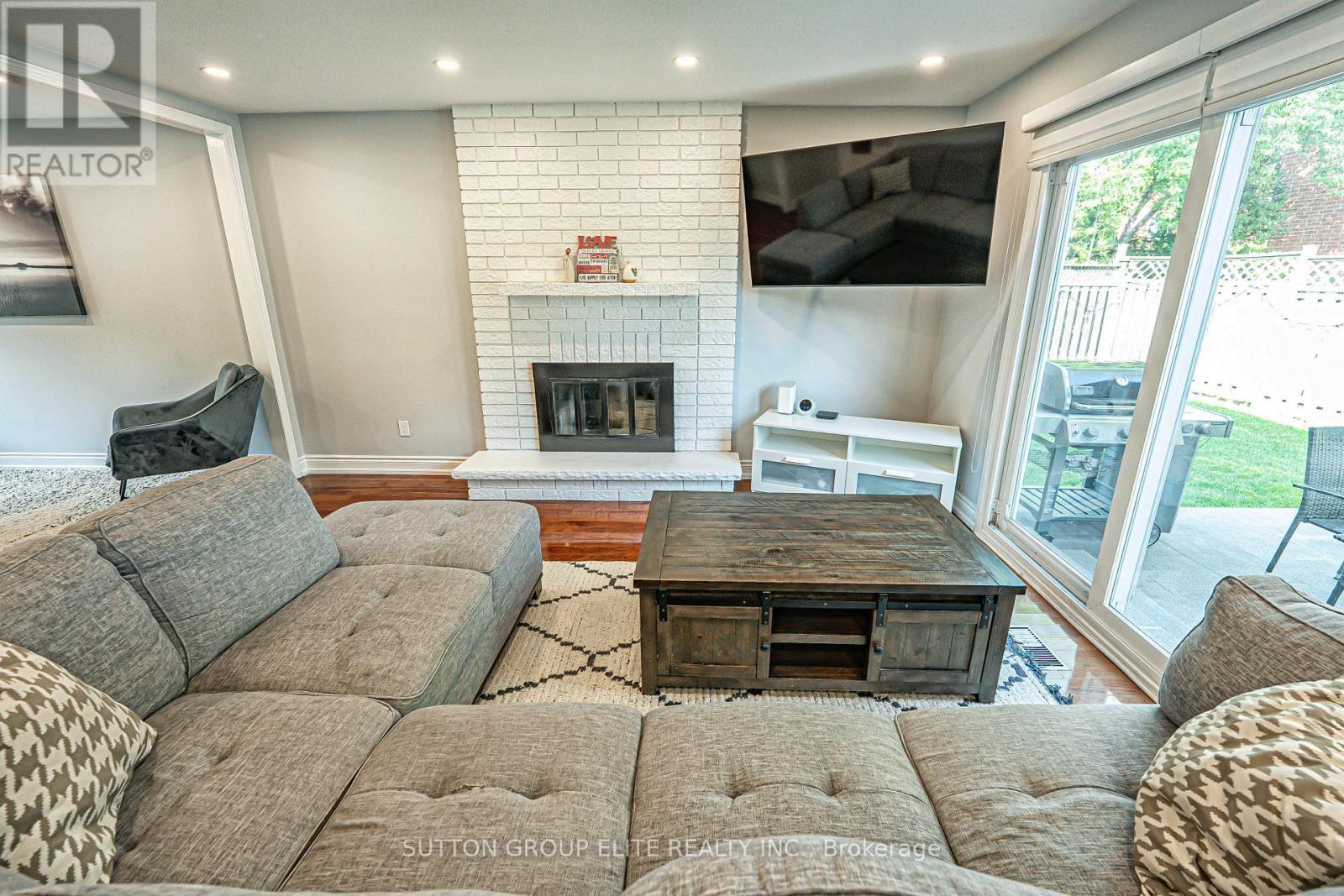 298 Fredericksburg Court, Mississauga, ON