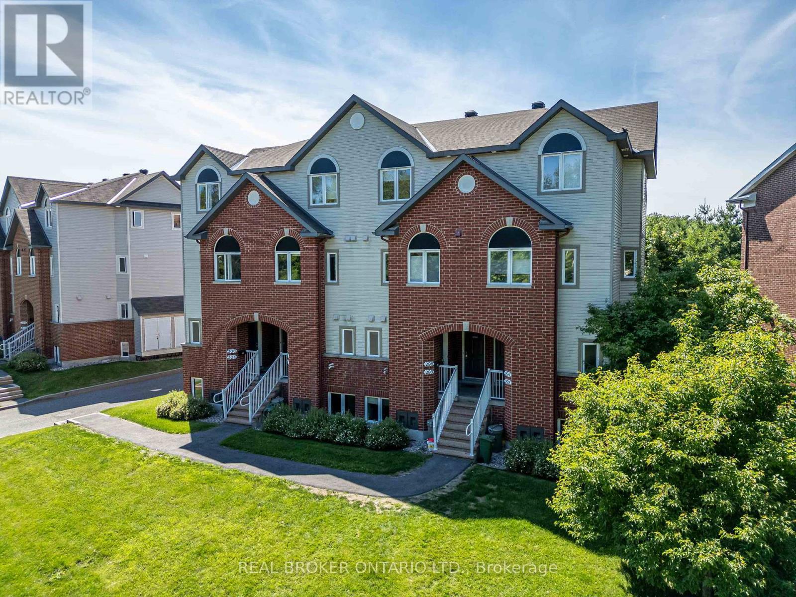 292 London Terrace, Ottawa, ON