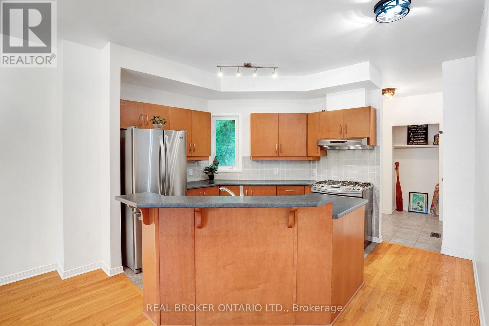 292 London Terrace, Ottawa, ON