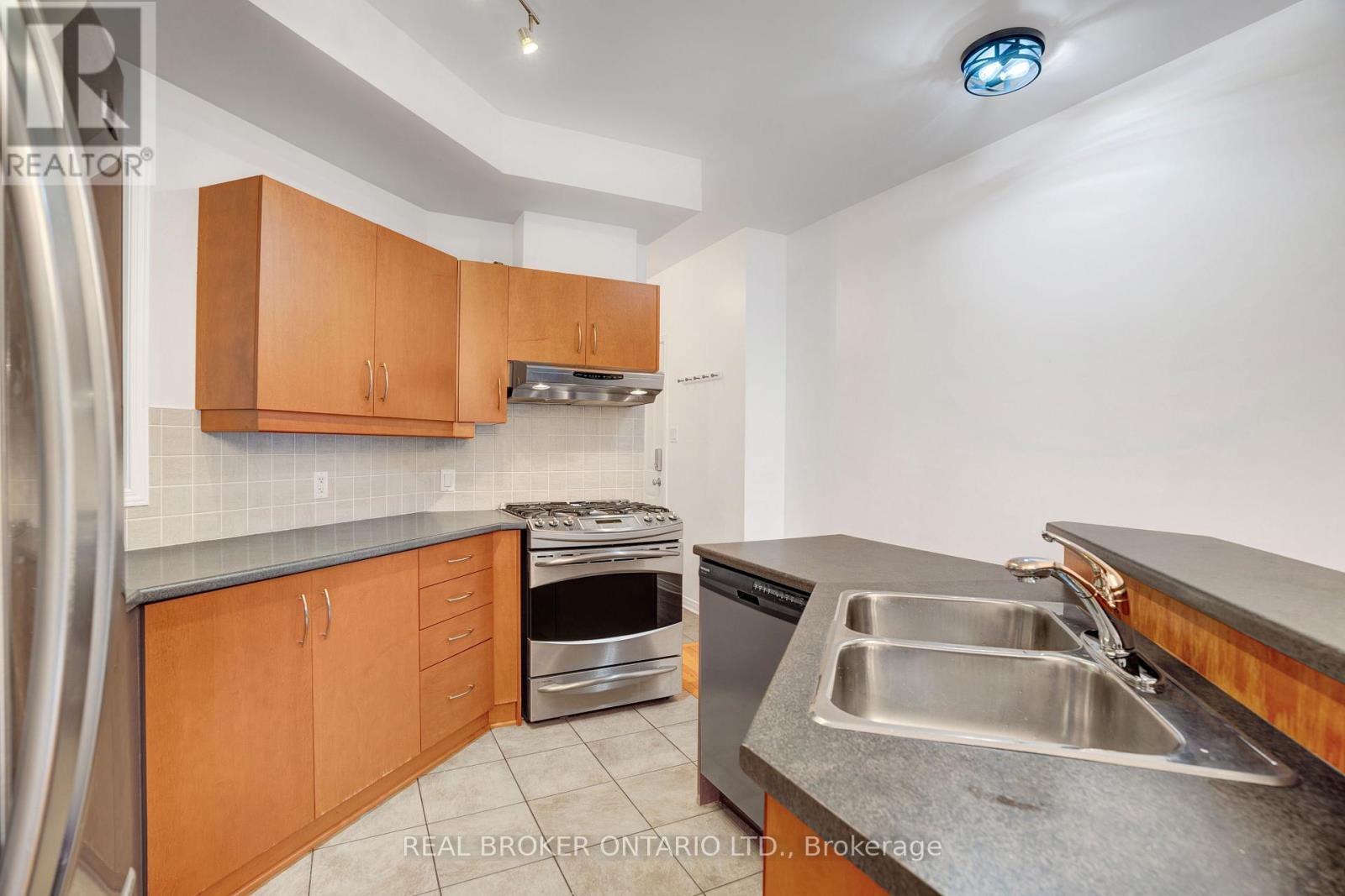 292 London Terrace, Ottawa, ON