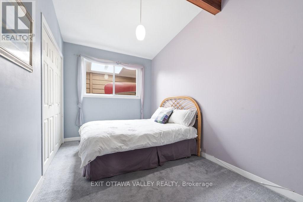 31 Claremount Road, Deep River, ON