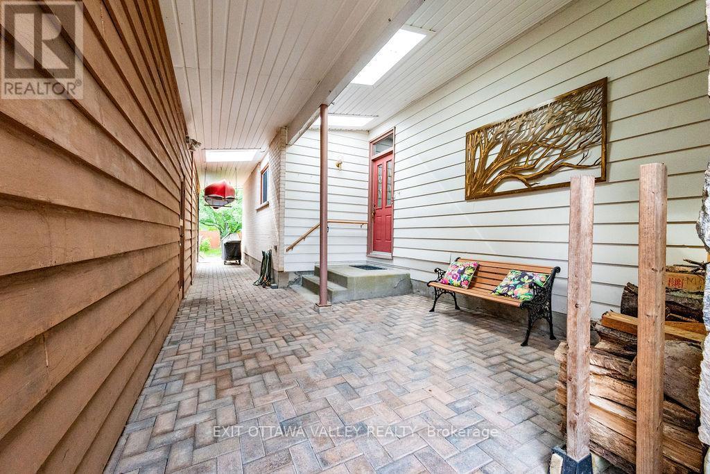 31 Claremount Road, Deep River, ON