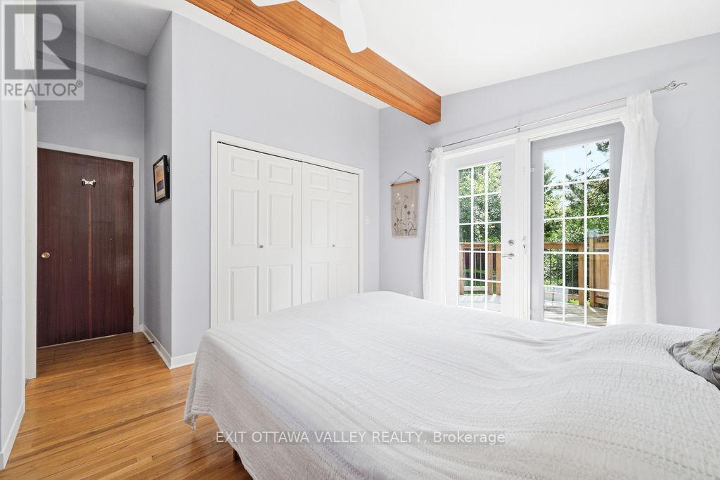 31 Claremount Road, Deep River, ON
