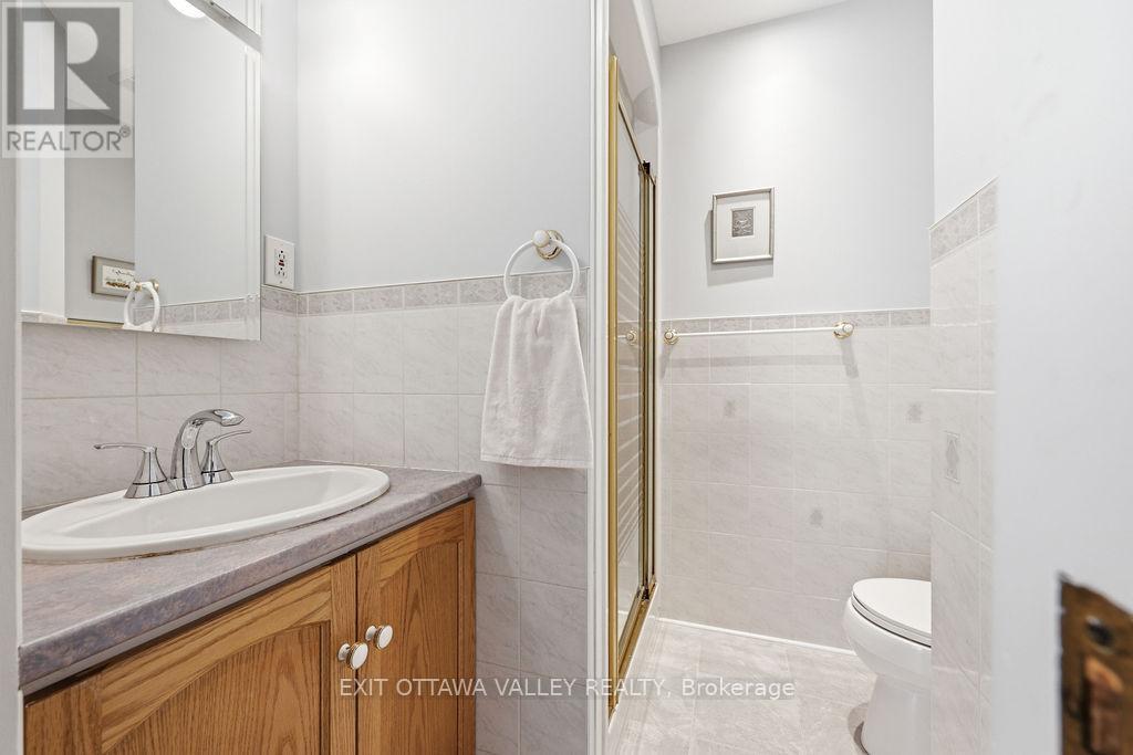 31 Claremount Road, Deep River, ON