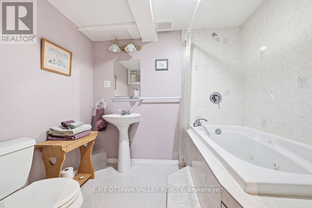 31 Claremount Road, Deep River, ON