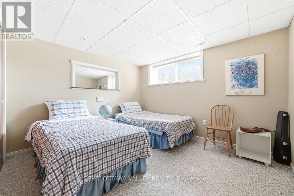 31 Claremount Road, Deep River, ON